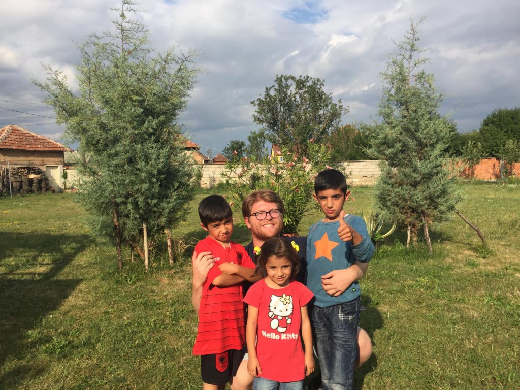 Rilind Abazi with three Syrian children in Kosovo. Credit: Rilind Abazi 