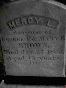 The headstone of Mercy Brown, known as Lena by her family. (Credit: CBarry123/Wikimedia Commons)