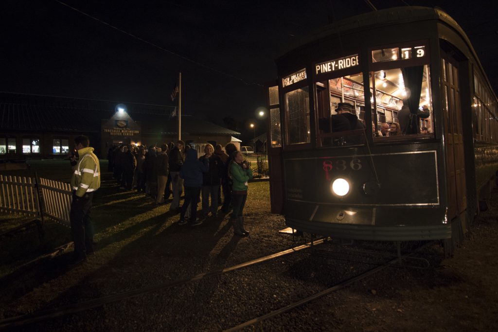 In front of the Connecticut Trolley Museum, visitors wait to board a trolley car headed for the woods. (Credit: Ziwei Zhang)