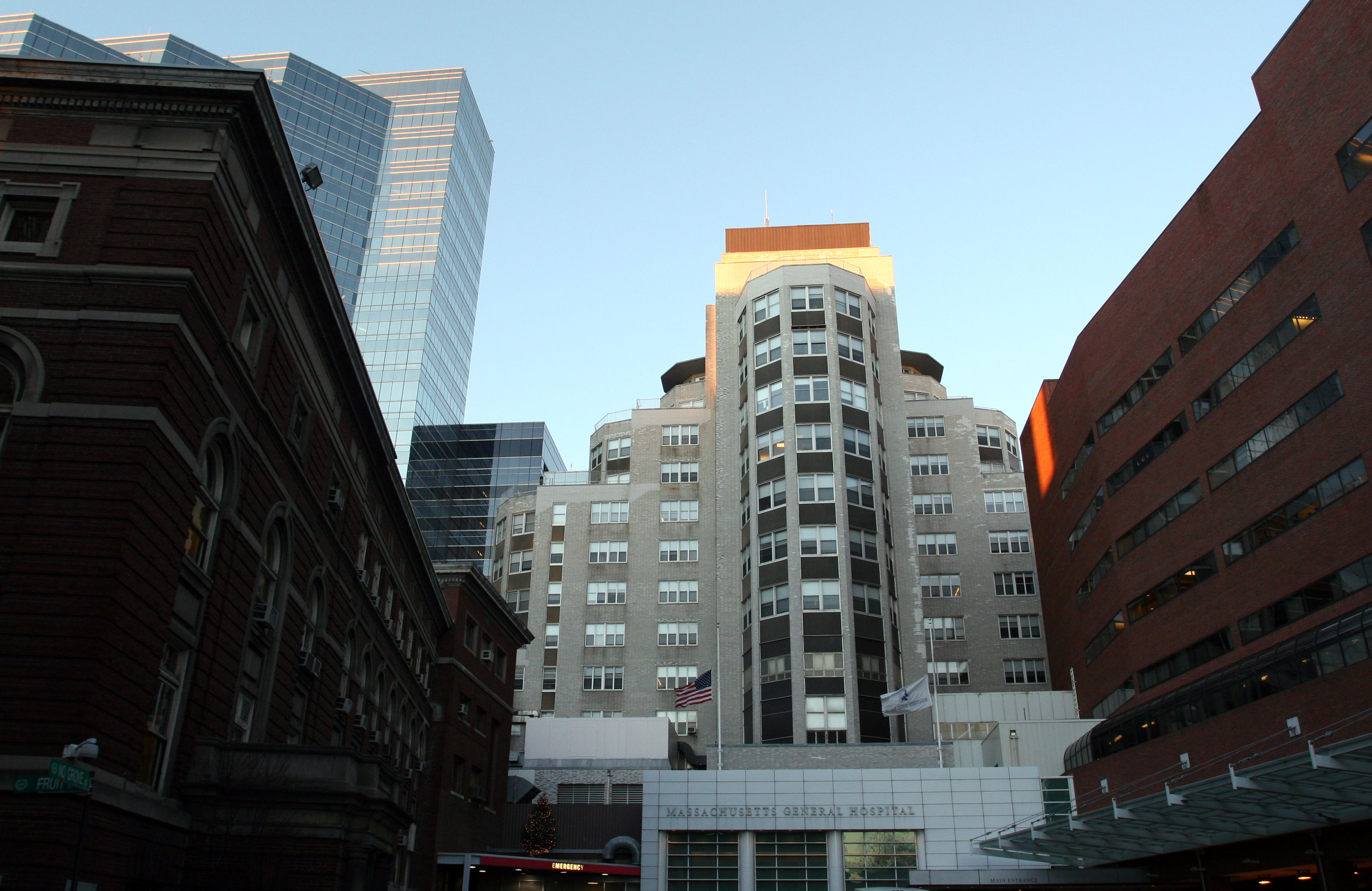 A photo showing the front of Massachusetts General Hospital via Wikimedia Commons.