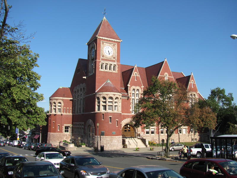 Town Hall in Amherst, Massachusetts. Photo by John Phelan from Creative Commons