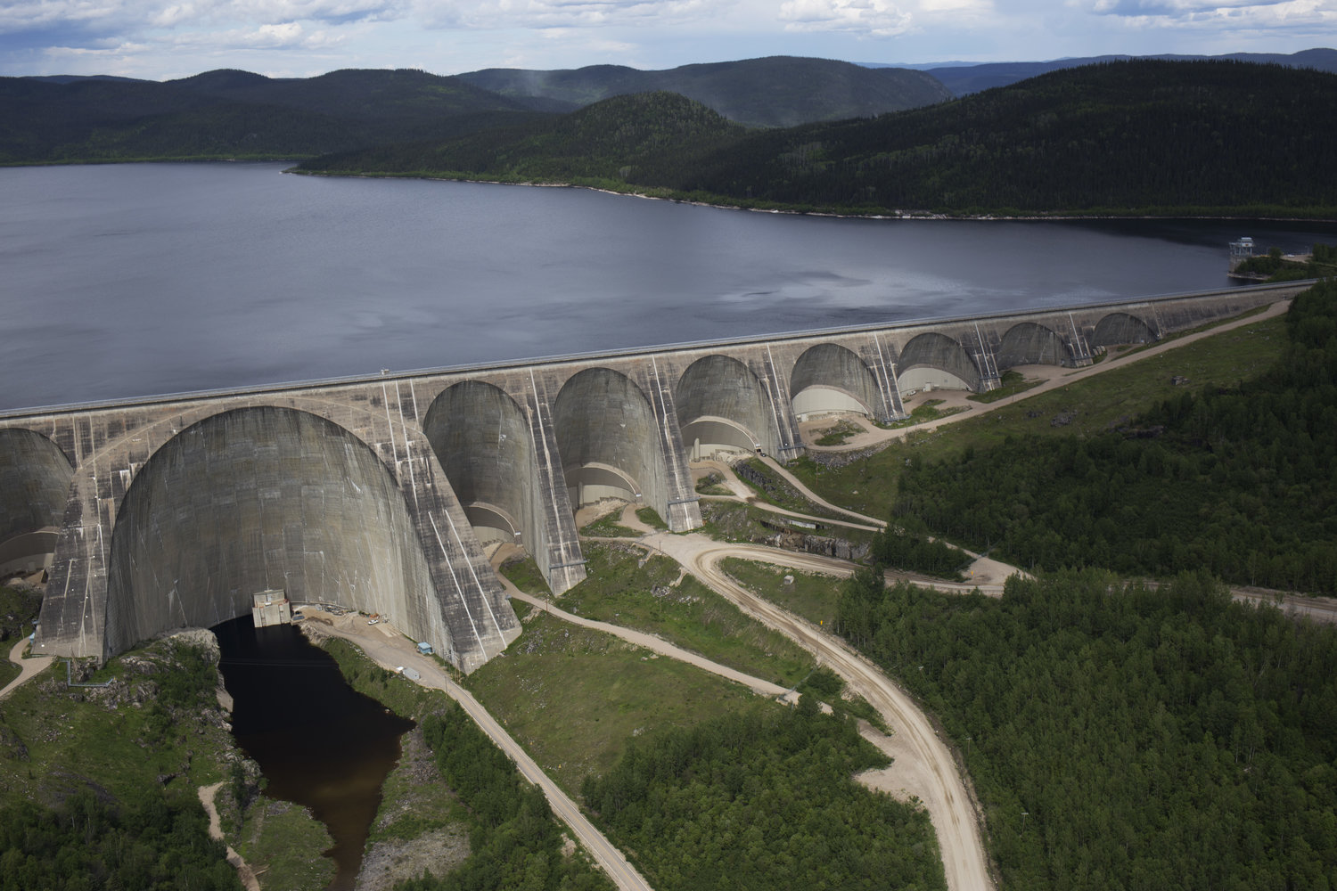 The Daniel-Johnson Dam on the Manicouagan River in Central Quebec. The mile-long dam is one of 62 owned by the provincial utillity Hydro-Quebec. Photo by Hannah McCarthy for NHPR