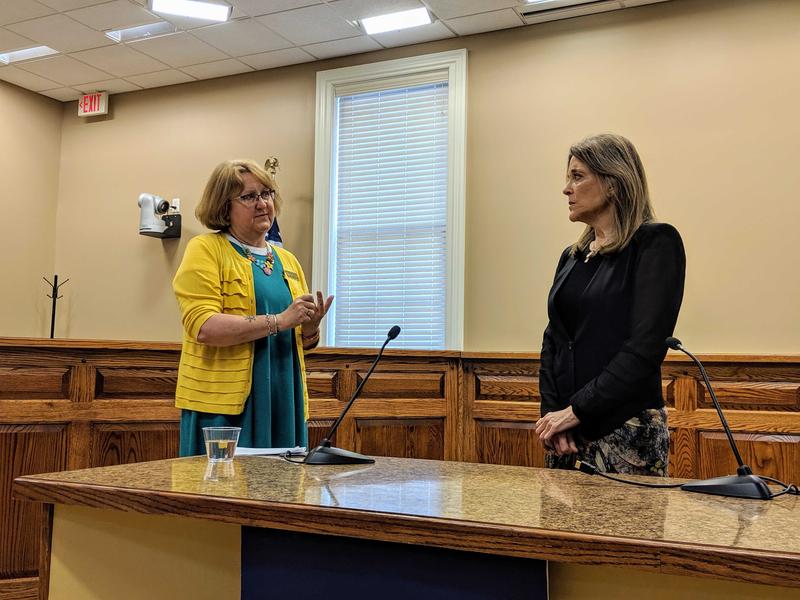 New Hampshire state Rep. Wendy Thomas, left, talks with Democratic presidential candidate Marrianne Williamson about PFAS chemicals in Merrimack. Photo by Annie Ropeik for NHPR