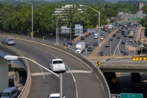 Traffic on I84 on the eastern edge of Hartford