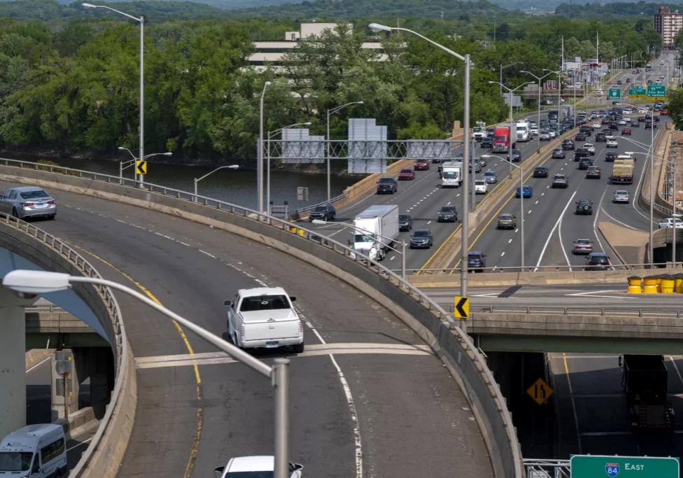 Traffic on I84 on the eastern edge of Hartford